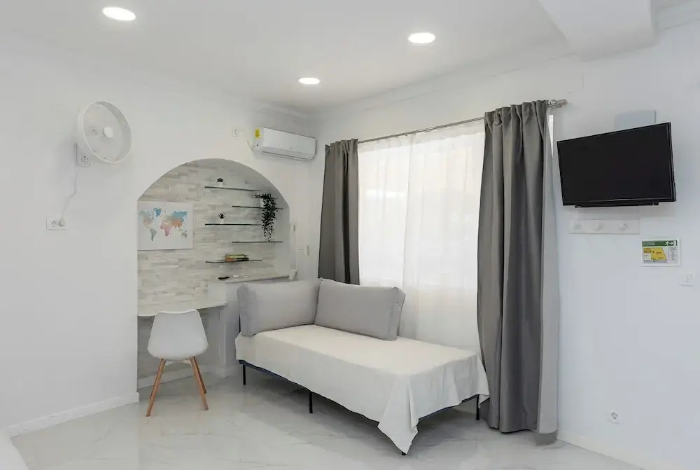 Sunny Palace Studio 3