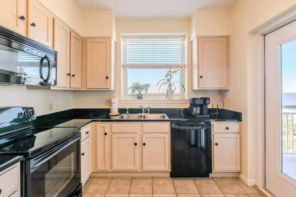 Spacious Beachview End Unit in Legacy Tower 1 -1101 - 3 Bedroom 3 Bath Condo