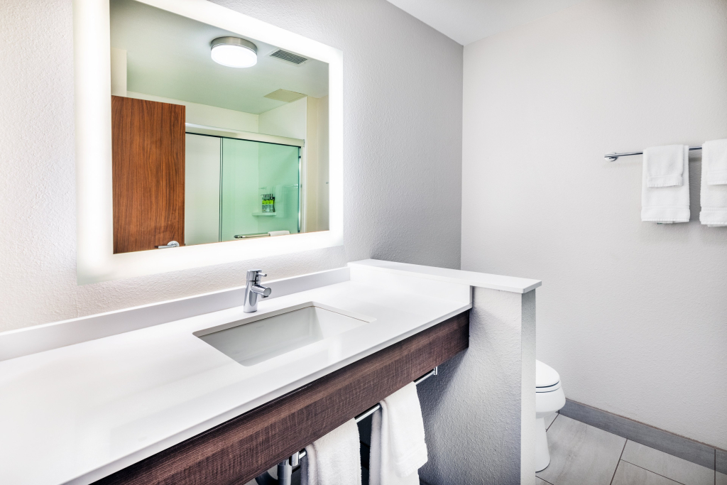 Holiday Inn Express & Suites Junction by IHG