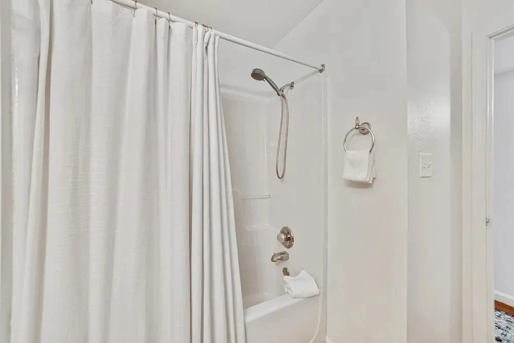 3br/2ba Full Condo w/ Pool & Gym, Sleeps 7