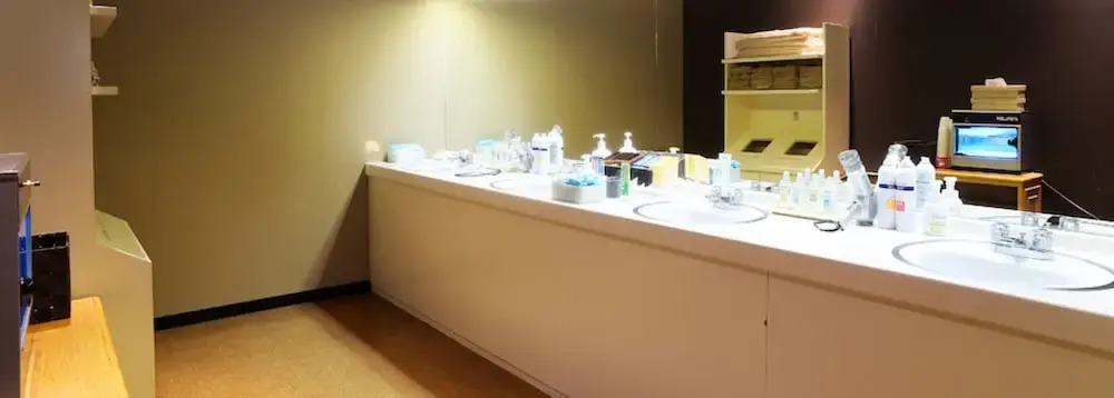 Nikoh Capsule Hotel Refre - Hostel - Caters to Men