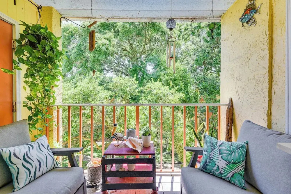 Pool & Beach Access: Lovely Mary Esther Condo!