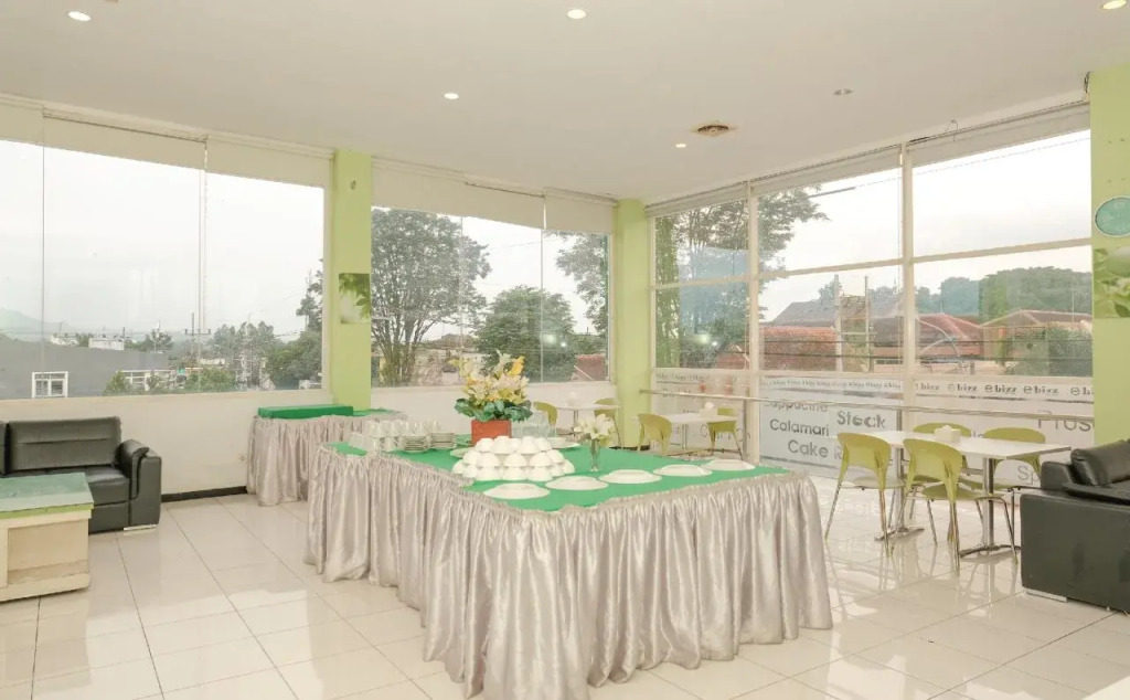 Ebizz Hotel