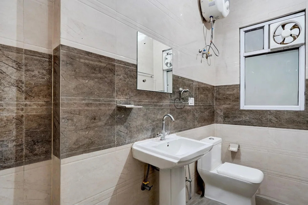 Townhouse Hotel Sec- 54 Golf Course Road