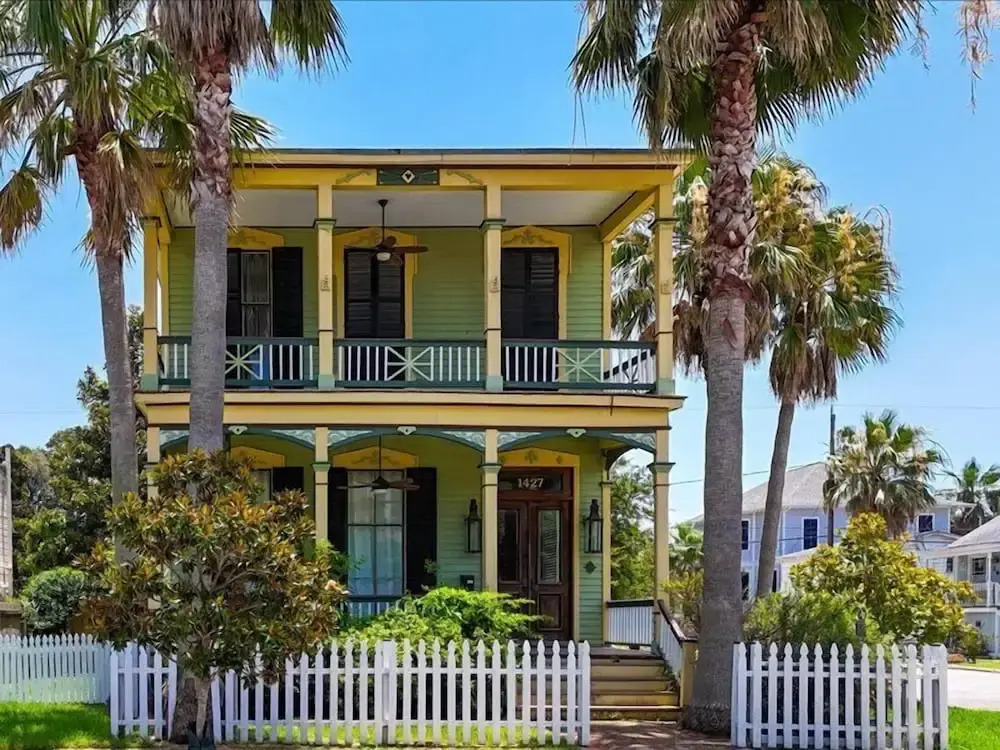 The Shaw House by 3rd Coast Getaways
