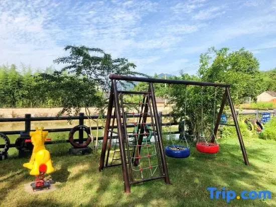 Peach Huatan Cuifengzhai Homestay, Luxian County