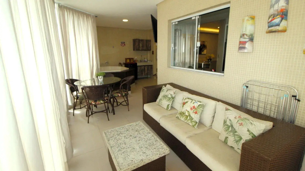 1072 - Apartamento 3 suítes Alto Padrão com SPA na Praia de Bombinhas