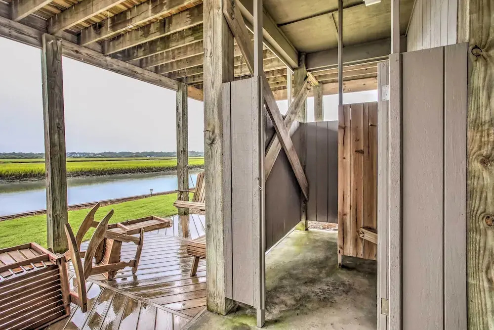 Spacious Beach Cottage w/ Private Dock Access