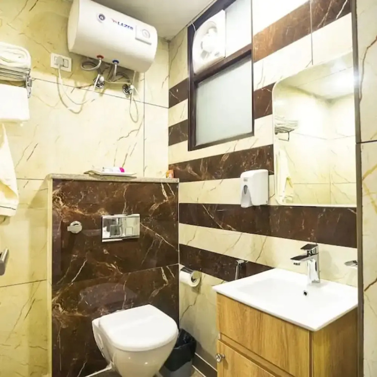 Studio Apartment With Patio gym Near Global Foyer