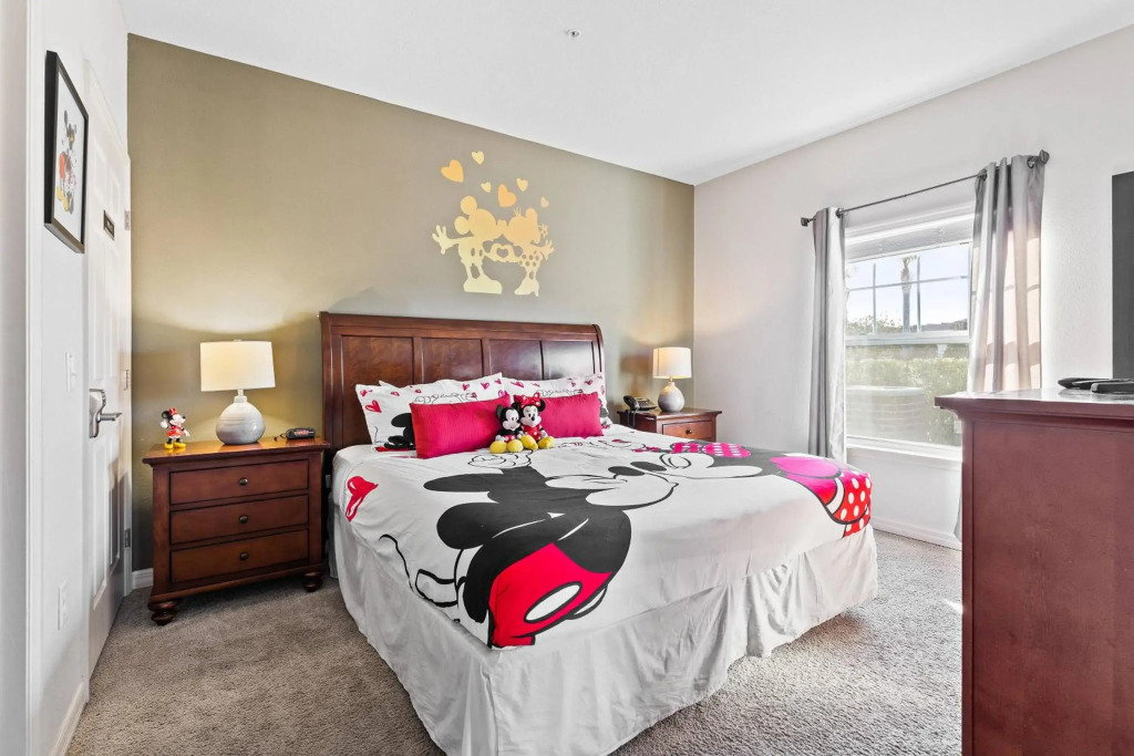 4BR Community pool across the street WL8989