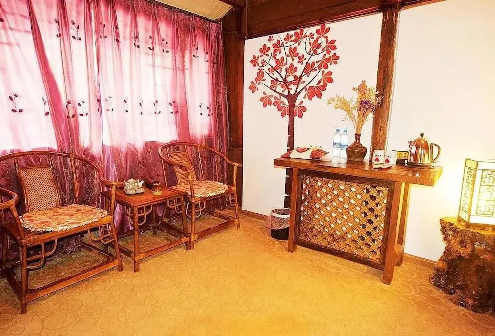 Lijiang Caicaijia Inn