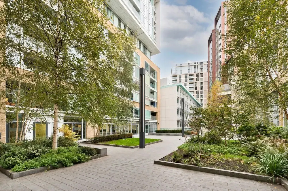 Luxury Flat With Private Terrace in Central Wandsworth by Underthedoormat