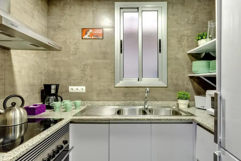 Renovated & Classic 3-Bedroom Sagrada Familia Apt.