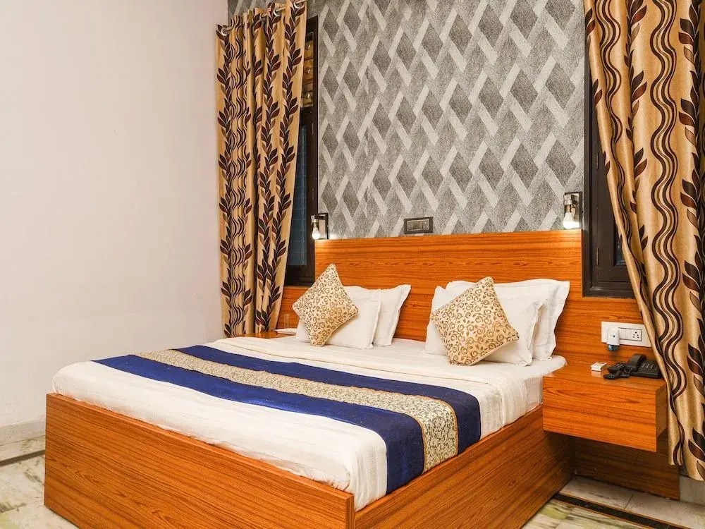 OYO 15407 Home Feeling Accomodation