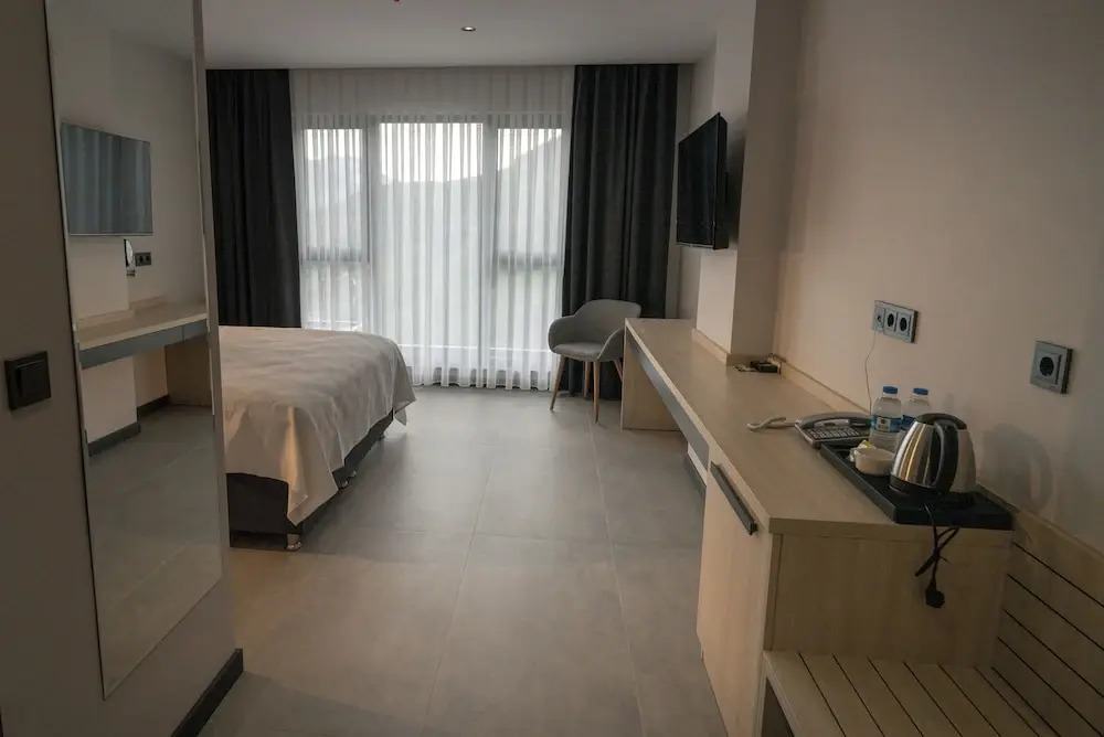 Demederon Hotel