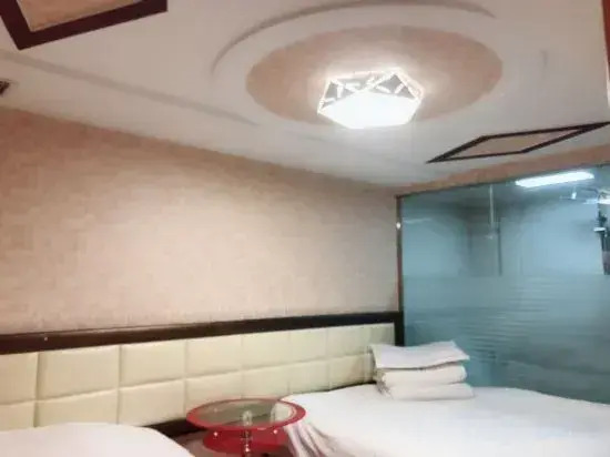 Locomotive Movie Theme Hotel