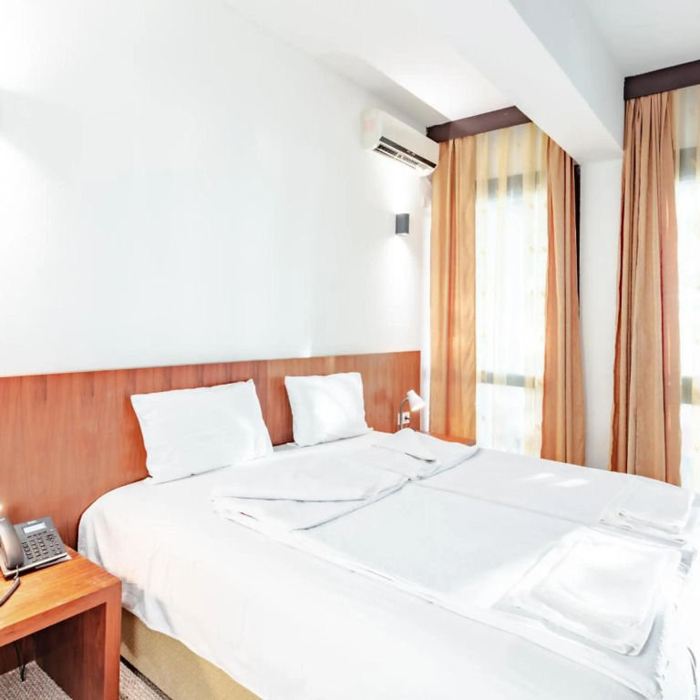 Hotel Pela