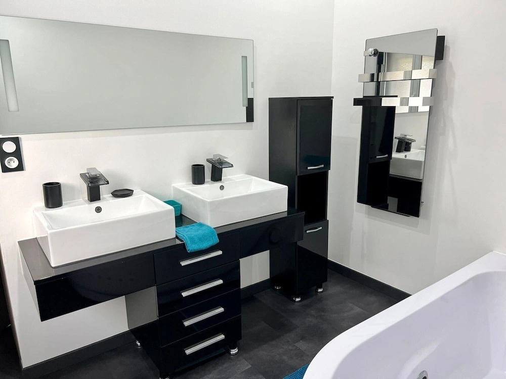 Modern Comfort in Minervois