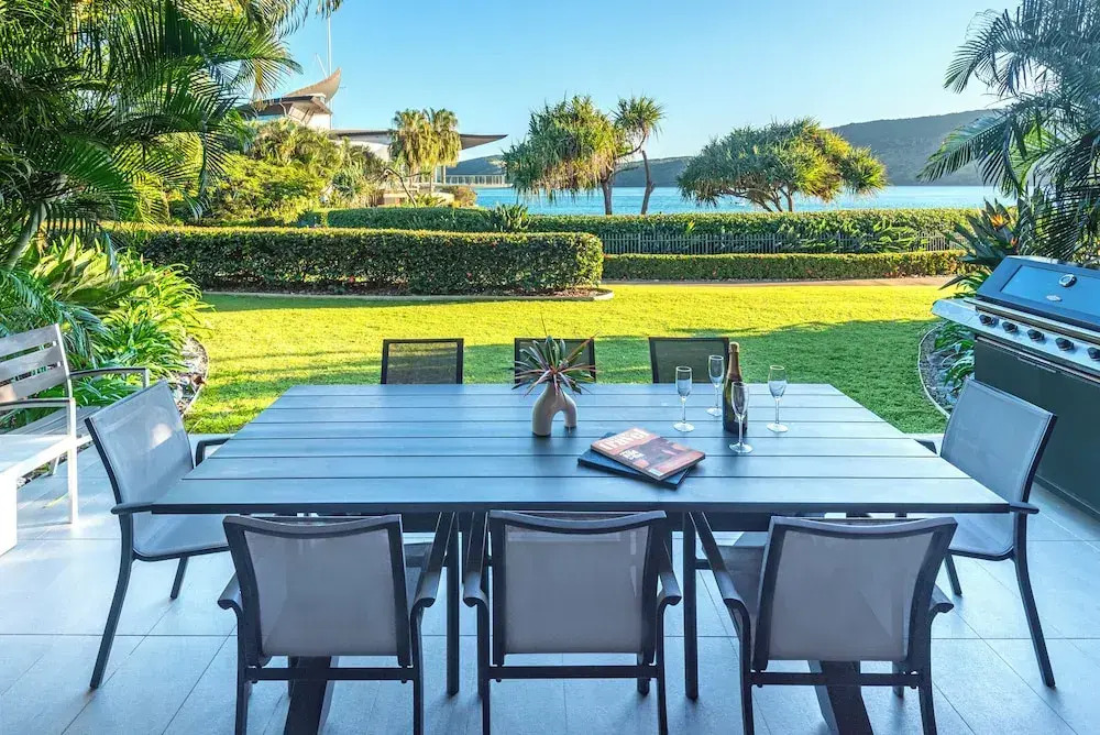 Yacht Club Villas