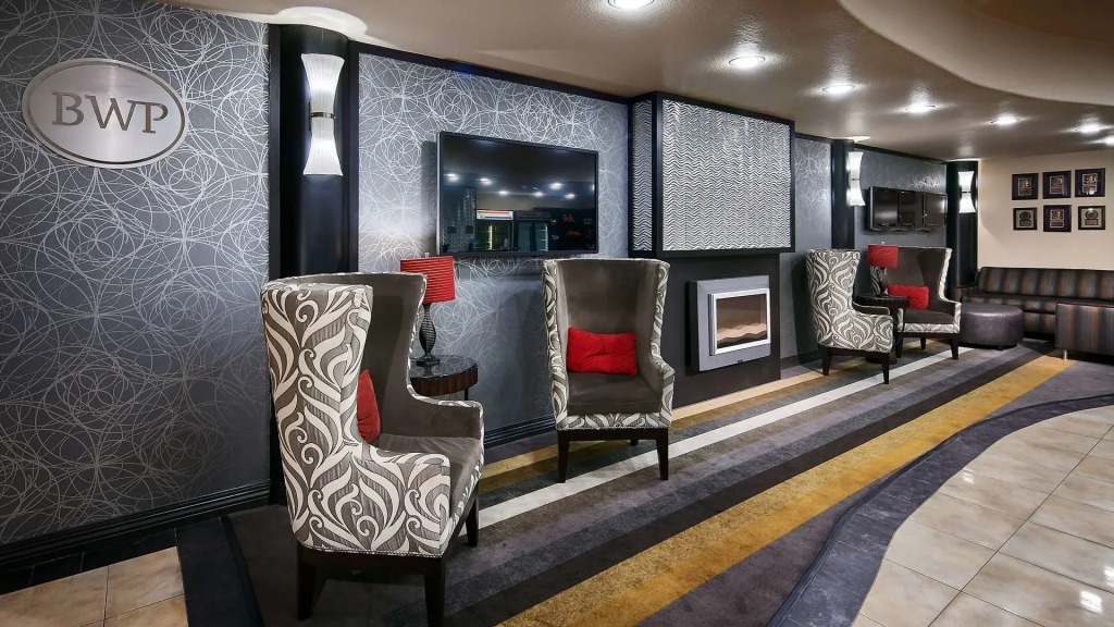 Best Western Premier Crown Chase Inn & Suites