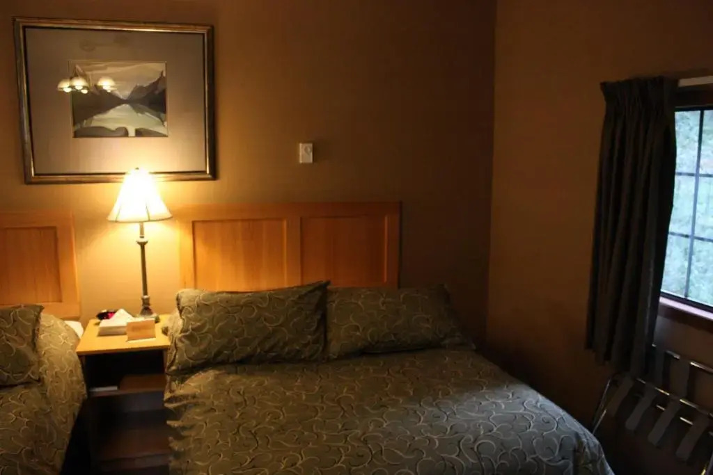 Sunwapta Falls Rocky Mountain Lodge