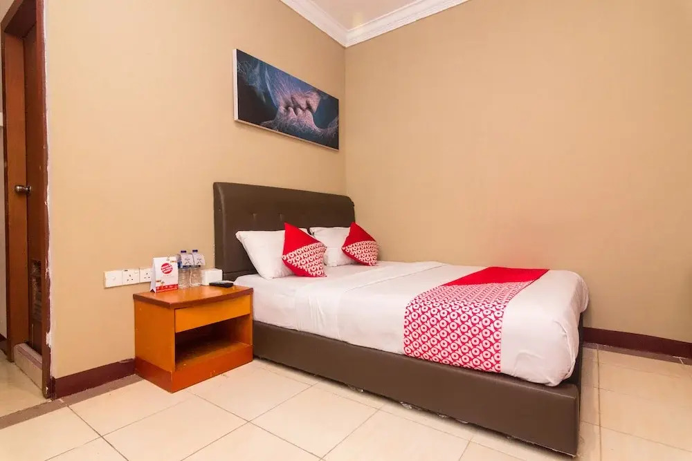 D-One Hotel by Oyo Rooms
