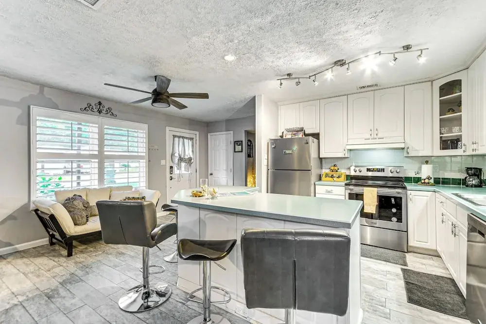 Fort Walton Beach Home w/ Pool: 5 Mi to Beach!