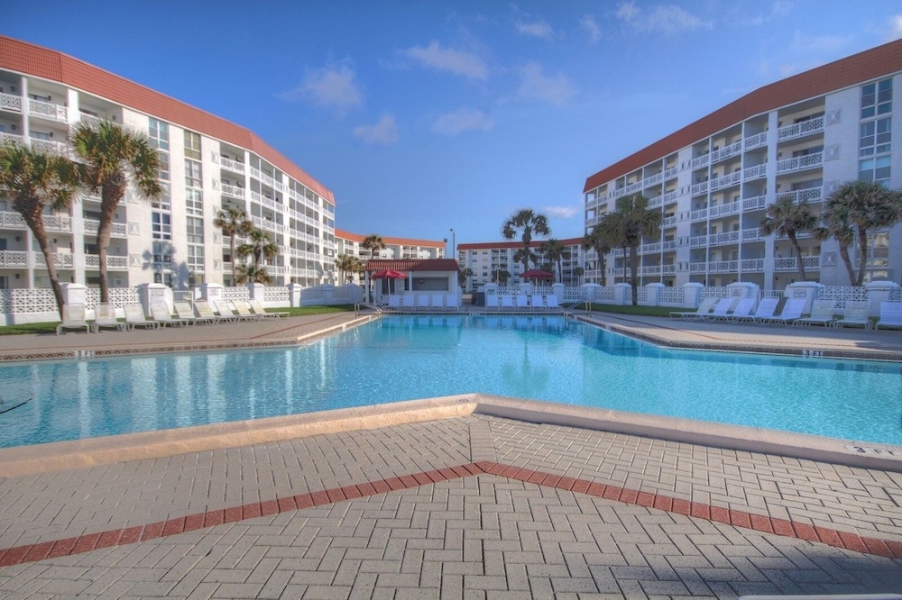511 El Matador 2 Bedroom Condo by RedAwning