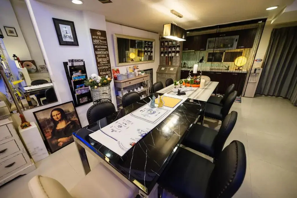Paris Cafe B&B