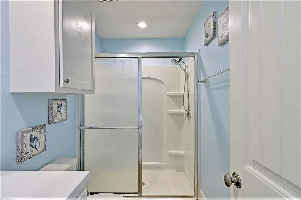 Mary Lou's Hideout 2 Bedroom Bungalow by Redawning