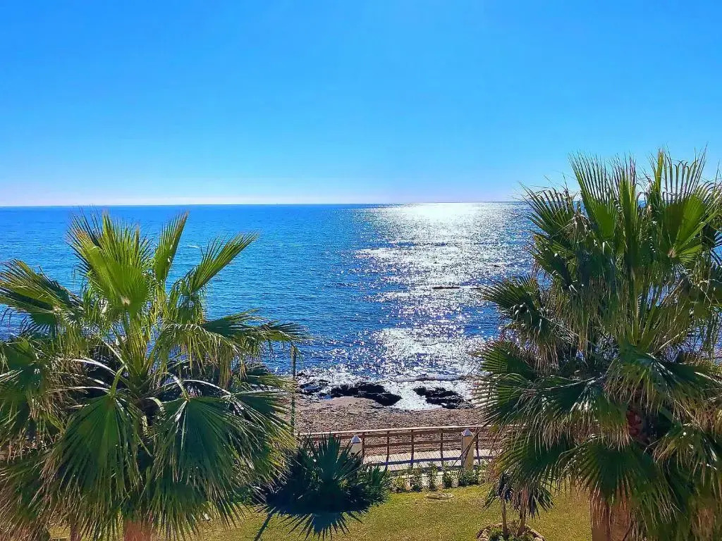 Playa Lucera - Fantastic 3 bedroom front line beach duplex apartment with open sea views from its 2 terraces between Fuengirola and Marbella - Costa del Sol - CS160