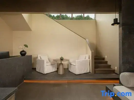 Trip.com Group Country Retreats (Zhang Jiajie Manson Joint Resort）