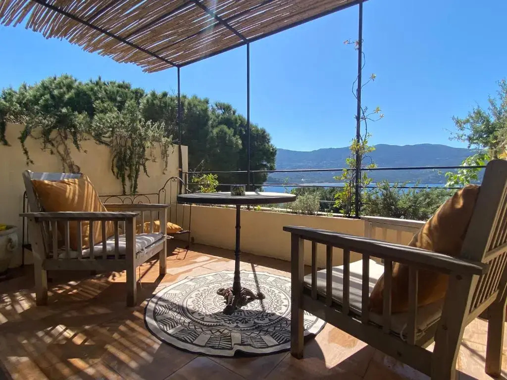 Superbe T2 avec très grande terrasse vue sur mer