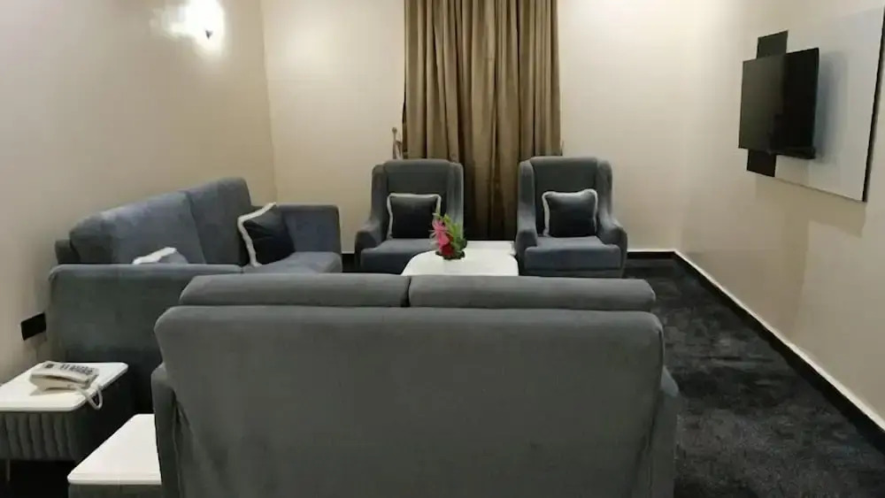 Pula Pula Luxury Hotel and Suites