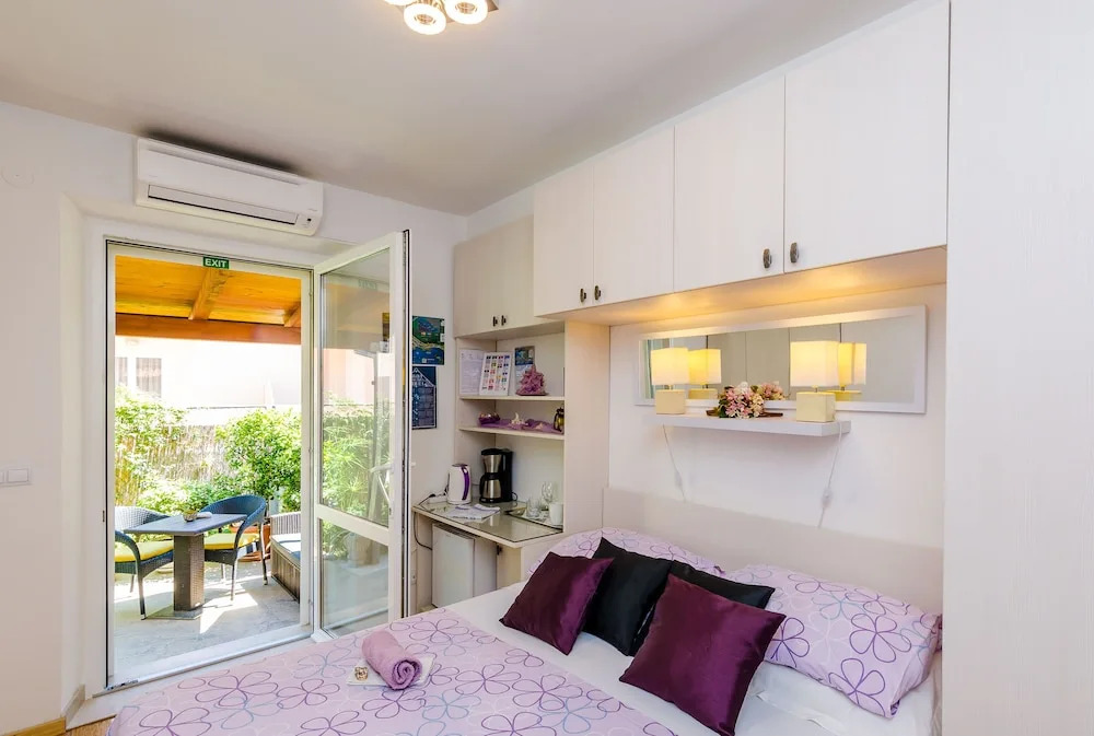 Apartments & Room Frane