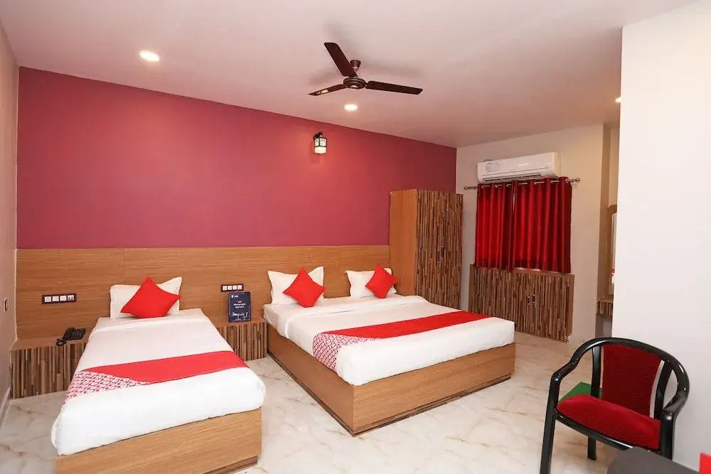 OYO 28645 Nirmalya Plaza