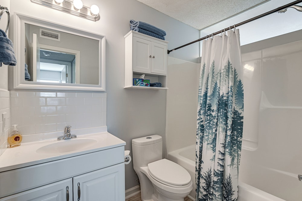 2 Mi to Shore: Surfside Beach Condo w/ Pool Access