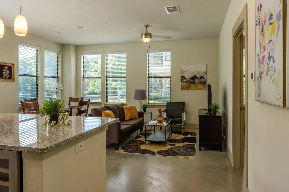 Bright Apartments by Frontdesk