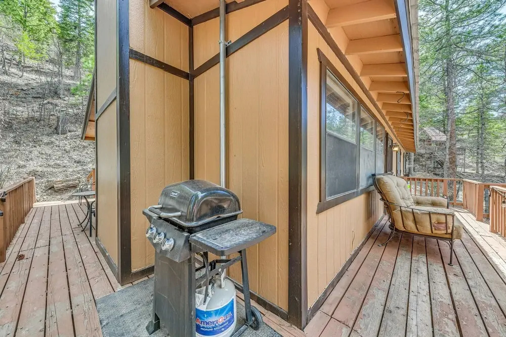 Ruidoso Mountain Home w/ 3 Decks & Grill!
