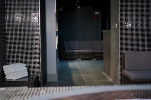 Casa Jungle Slps 20 Mcr Centre Hot tub, bar and cinema Room Leisure suite