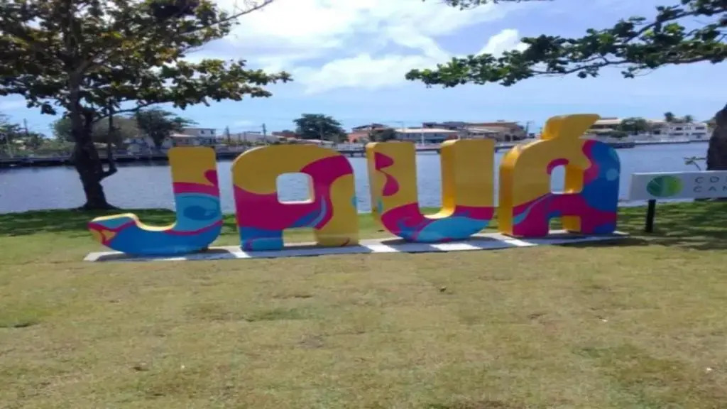 Linda casa com piscina na praia de Jauá