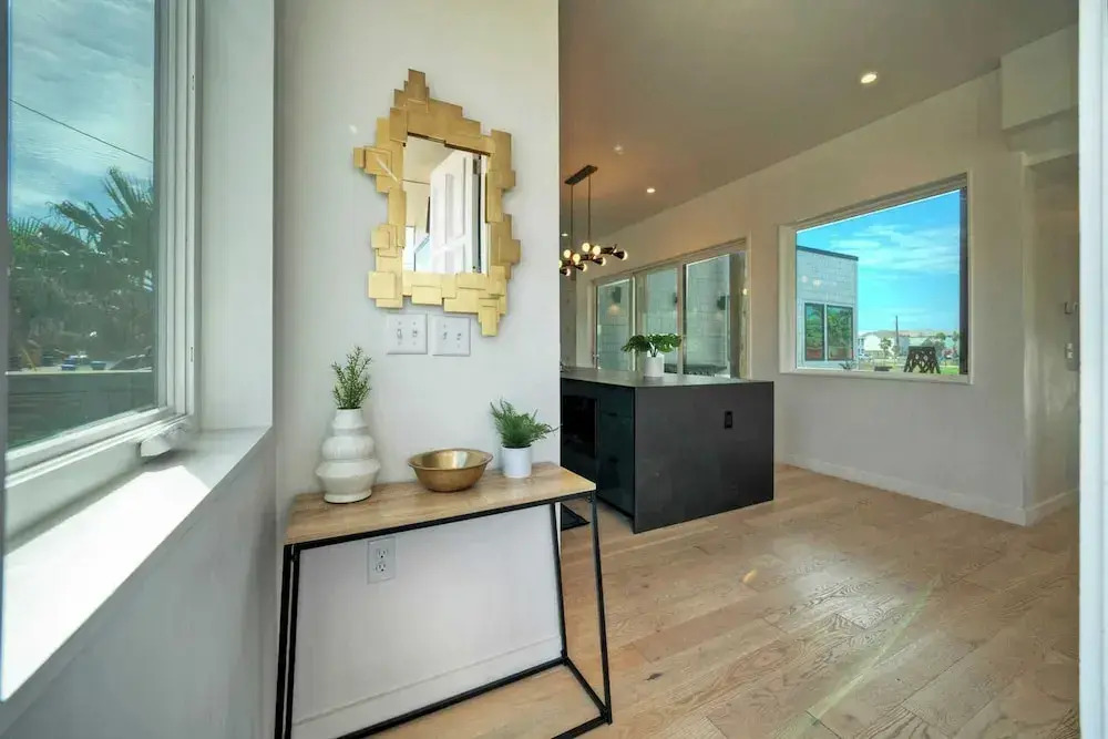 Sleeps 20 2 Modern Homes w/ Private Pool, Deck+patio 3-min Walk to the Beach