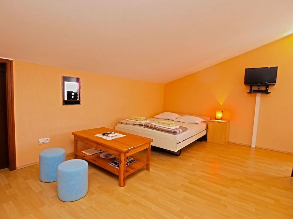 Apartments Denis 19