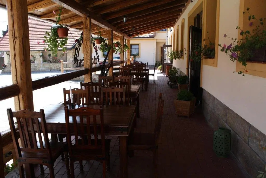 Hotel Lony