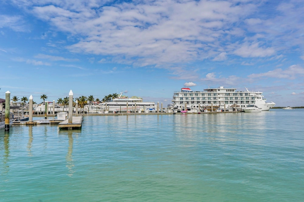 2 Mi to Tigertail Beach! Resort-style Gem w/ Pool