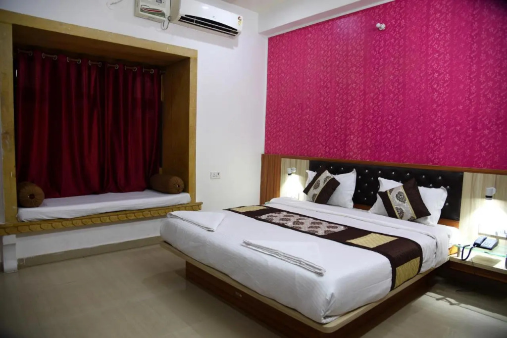 Hotel Marina Mahal with Swimming Pool