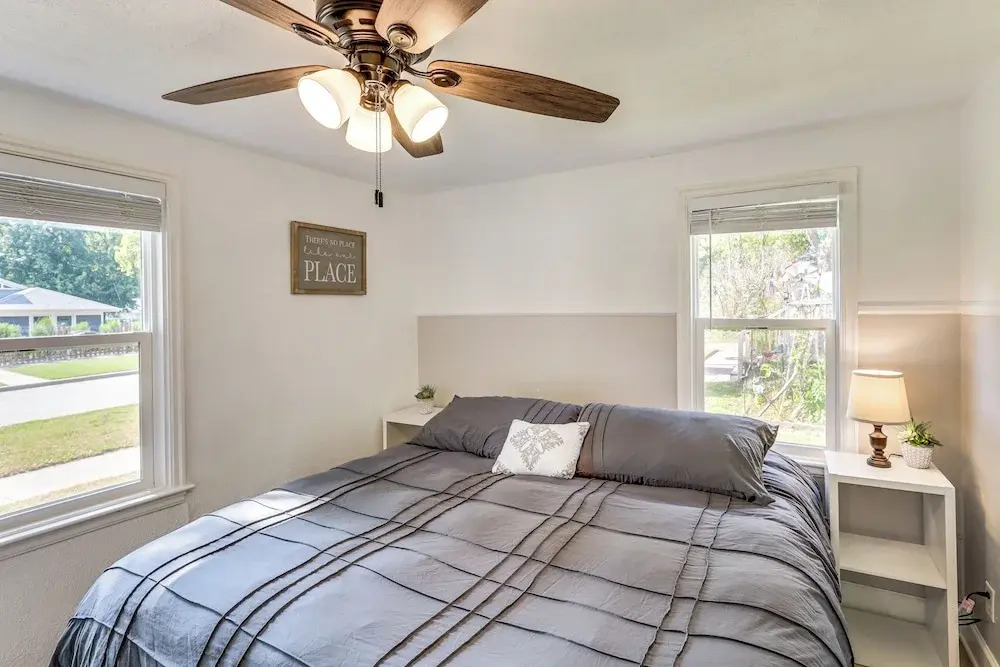 Half-mi to Dtwn Yankton & River: Charming Home!