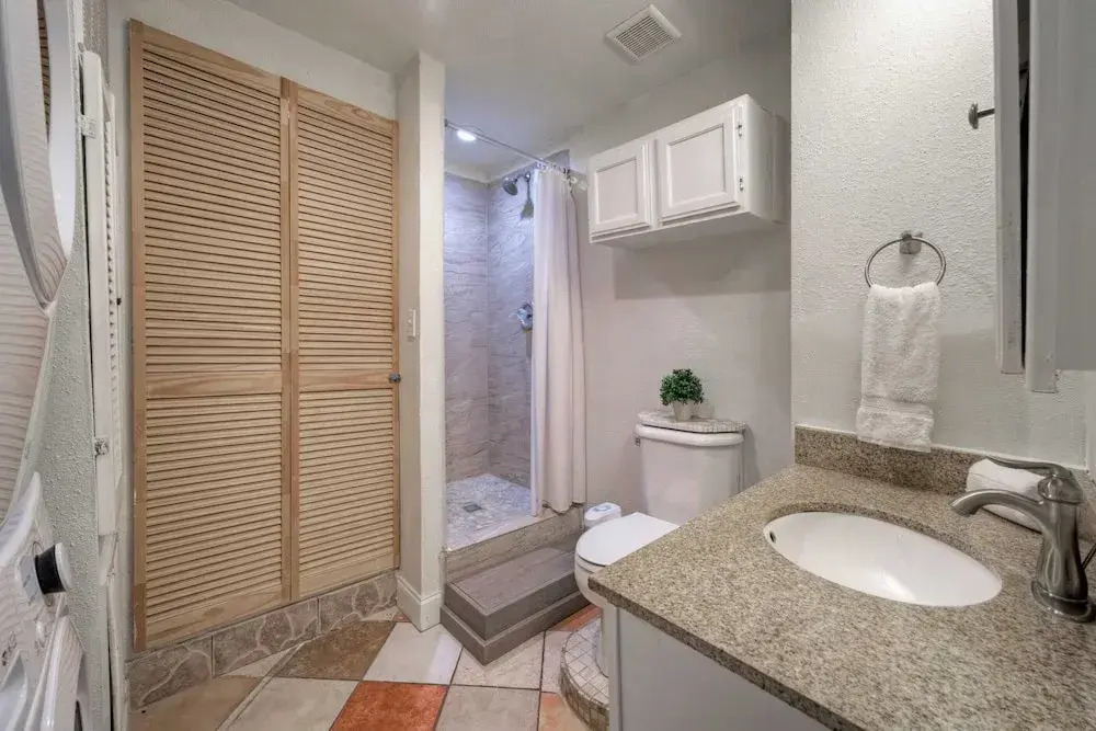 Golf Cart Zone, Walk or Ride to Beach Patio + BBQ Salty Sunshine #A