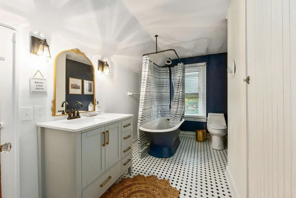 German Charm Suites Sleeps 8!