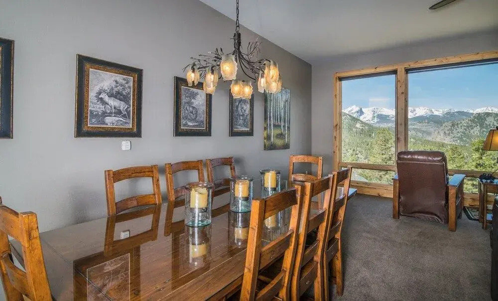 Garlands' Alpine Lodge Luxury Vacation At Windcliff 3 Bedroom Home by RedAwning